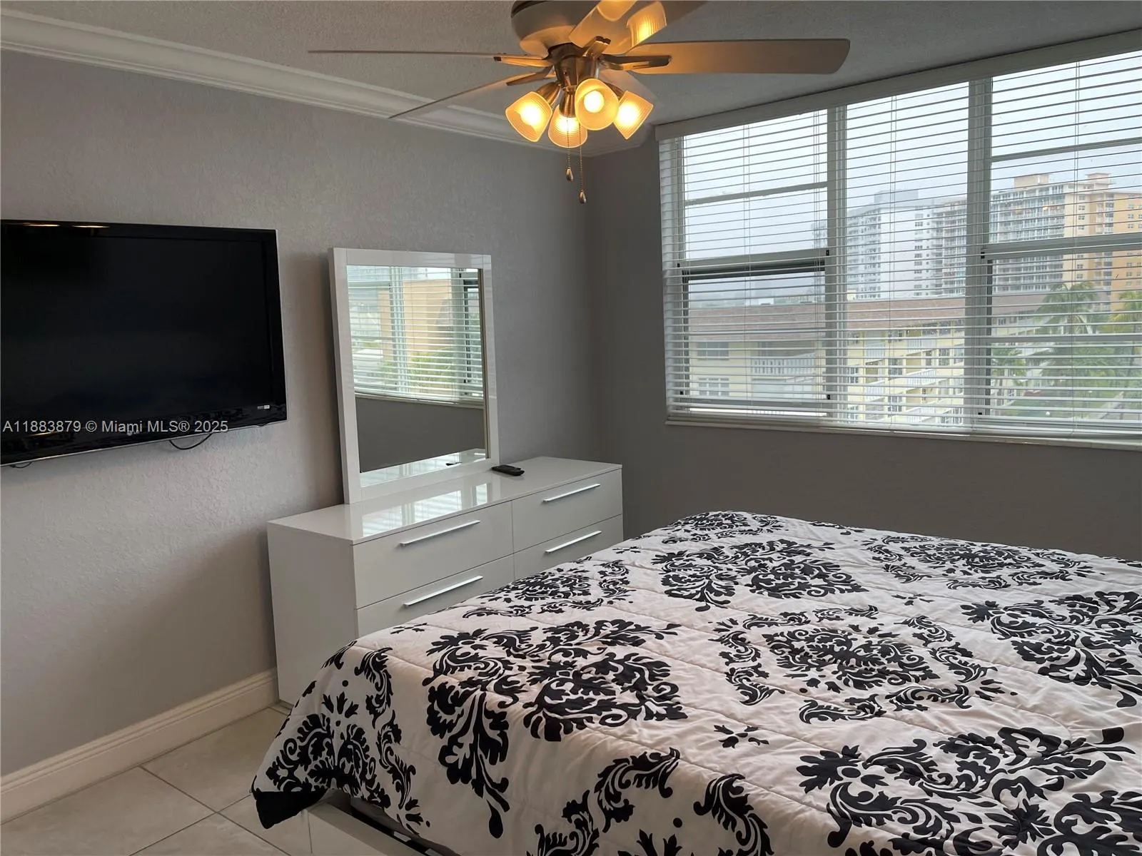 1893 S Ocean Dr, #506