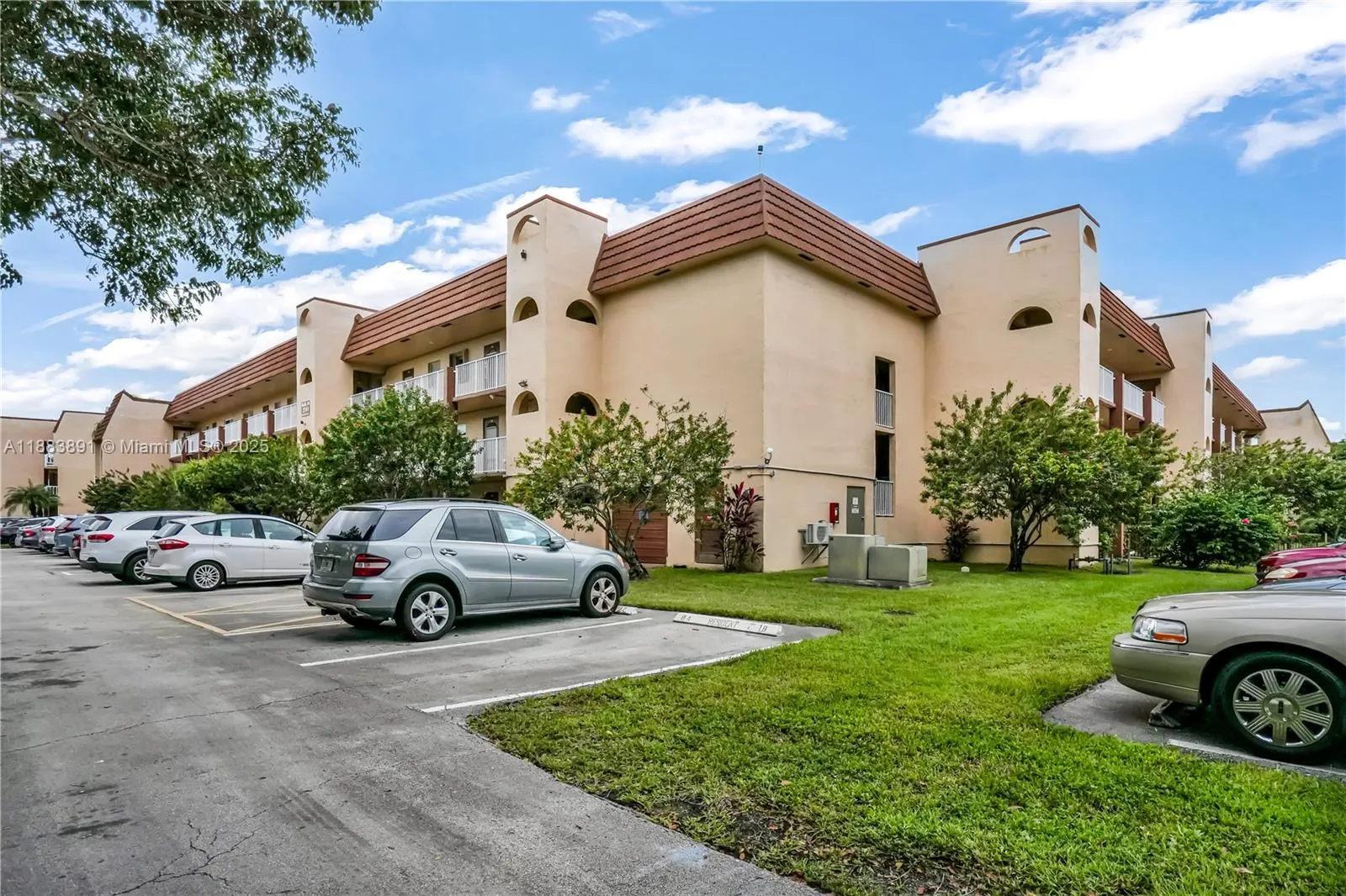 2741 N Pine Island Rd, #208