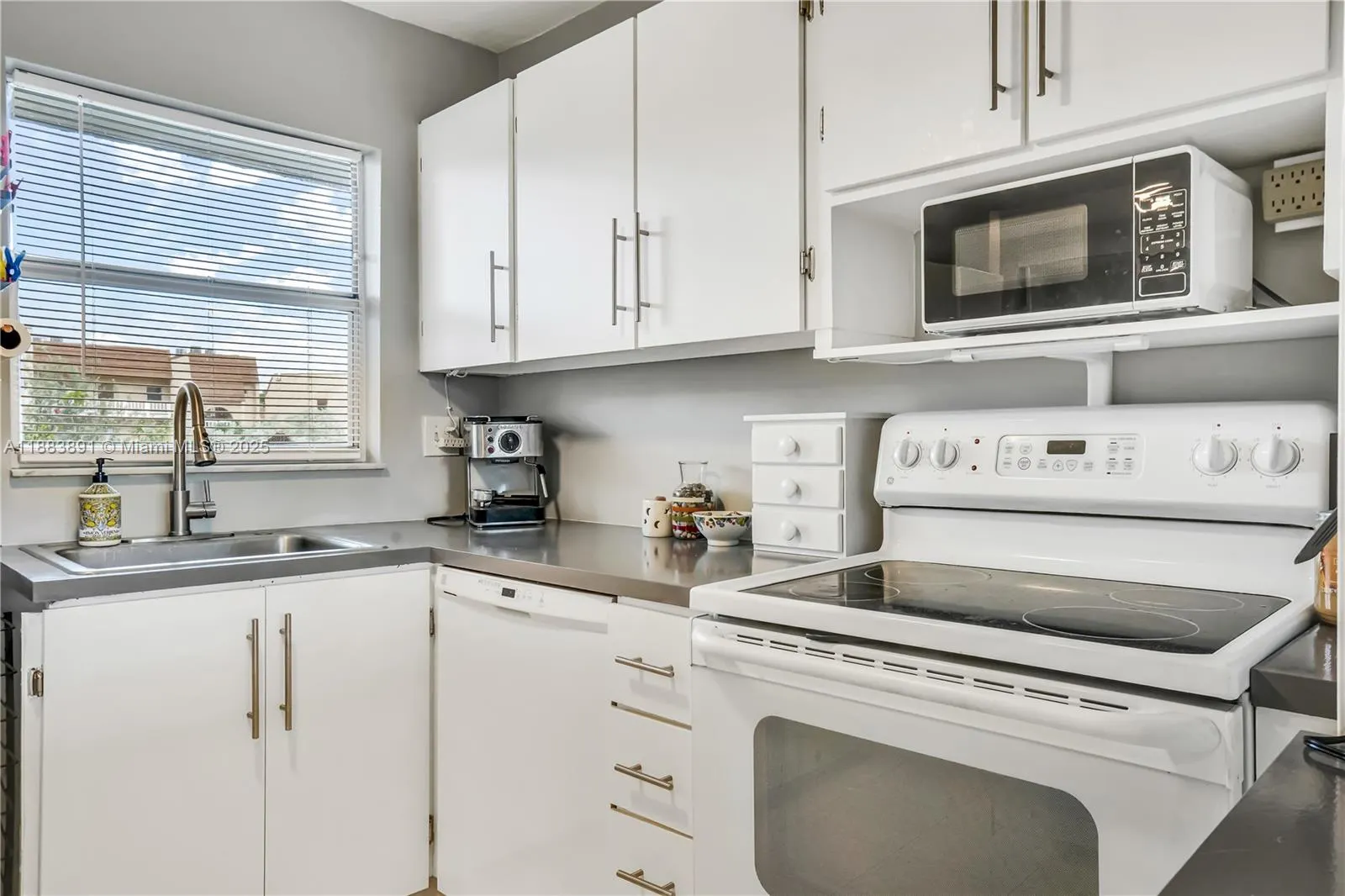 2741 N Pine Island Rd, #208