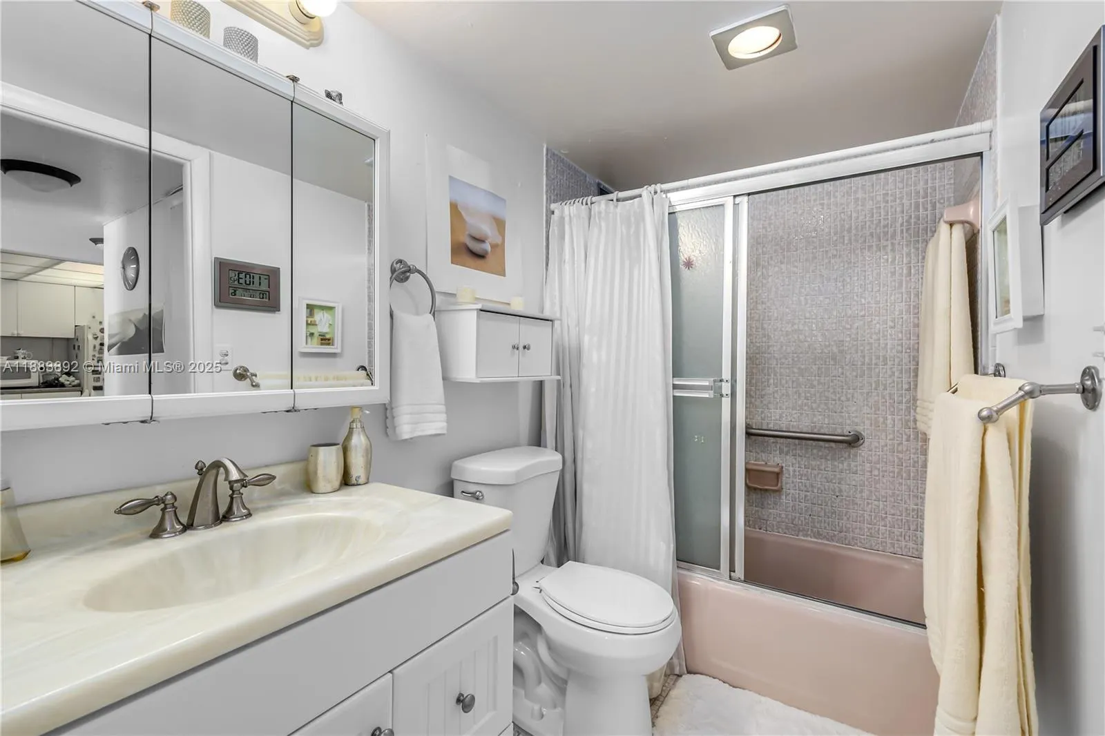 345 Ocean Dr, #707