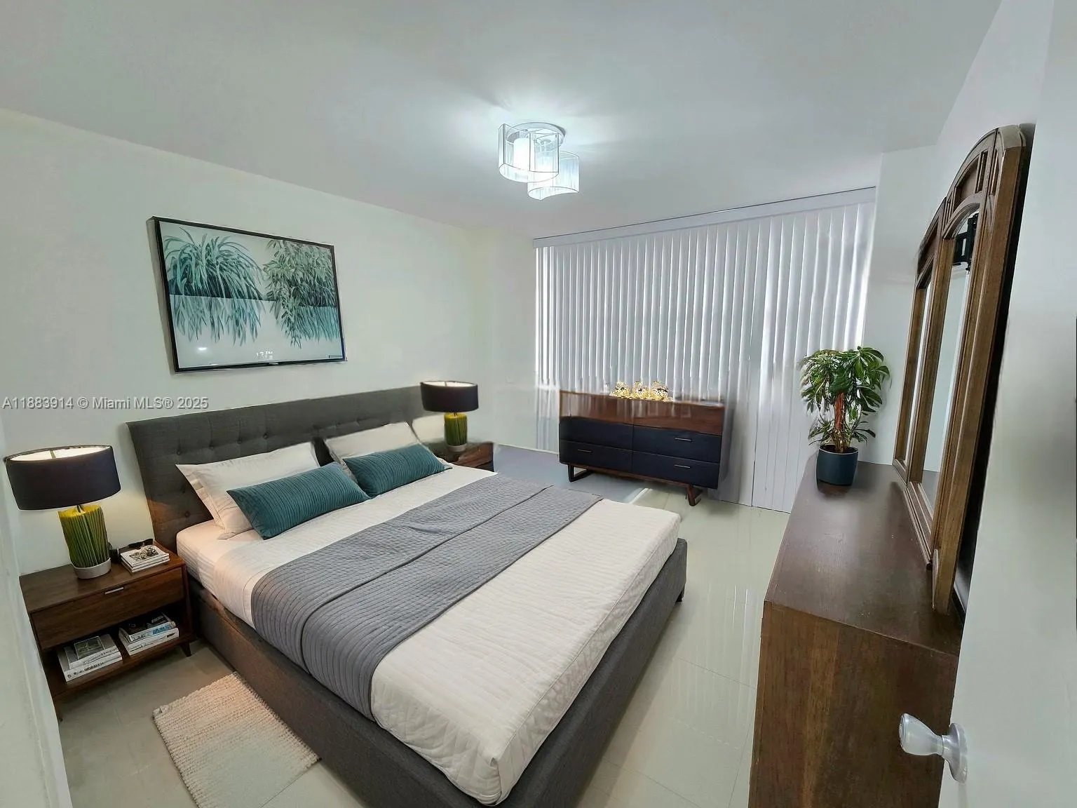 18051 Biscayne Blvd, #1204