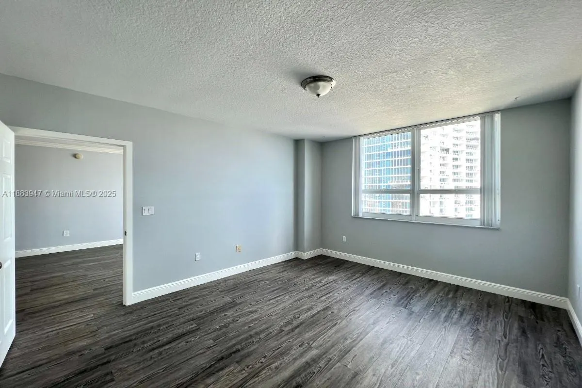 2000 N Bayshore Dr, #1105