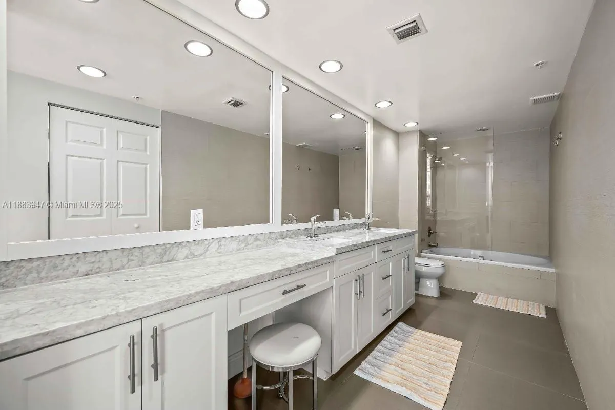 2000 N Bayshore Dr, #1105