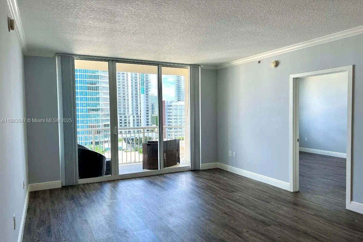 2000 N Bayshore Dr, #1105