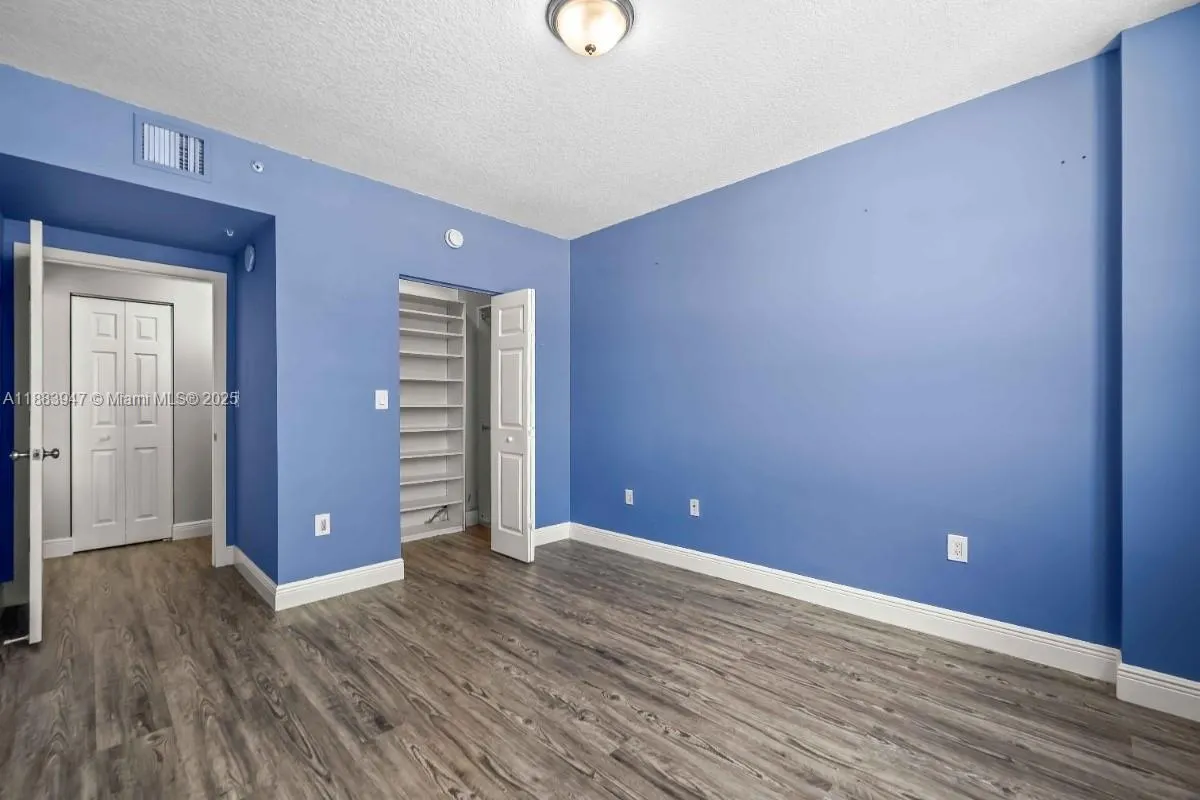2000 N Bayshore Dr, #1105