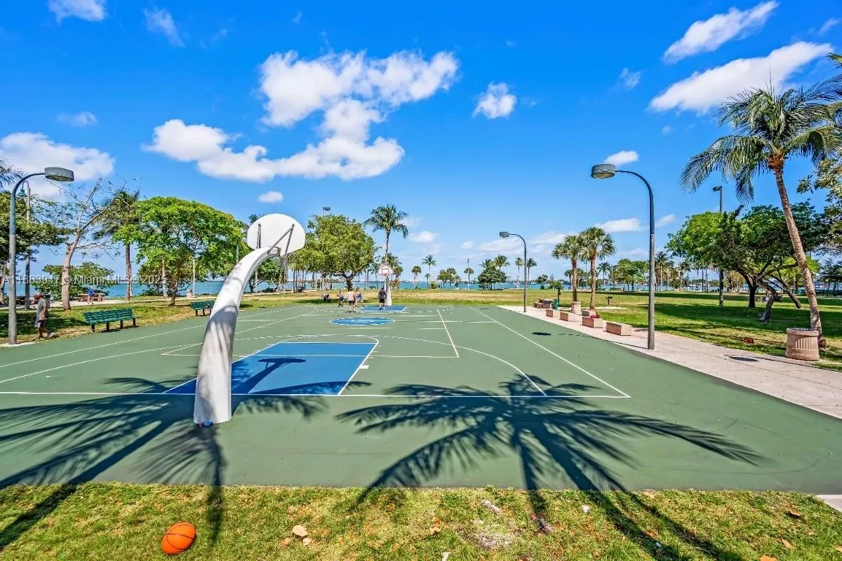 2000 N Bayshore Dr, #1105