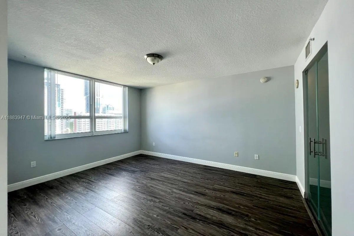 2000 N Bayshore Dr, #1105