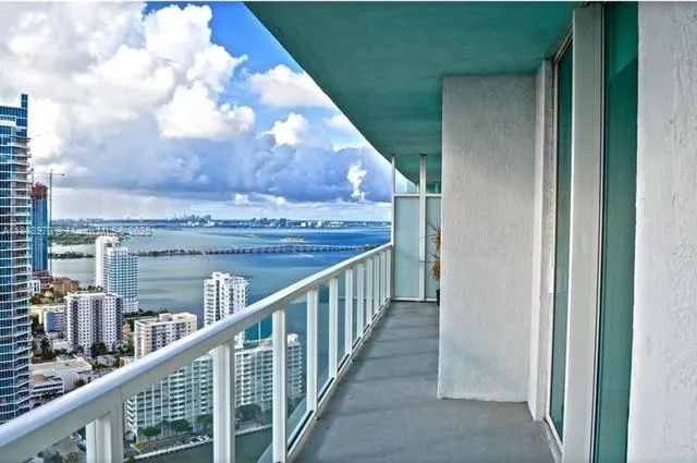 1900 N Bayshore Dr, #4018