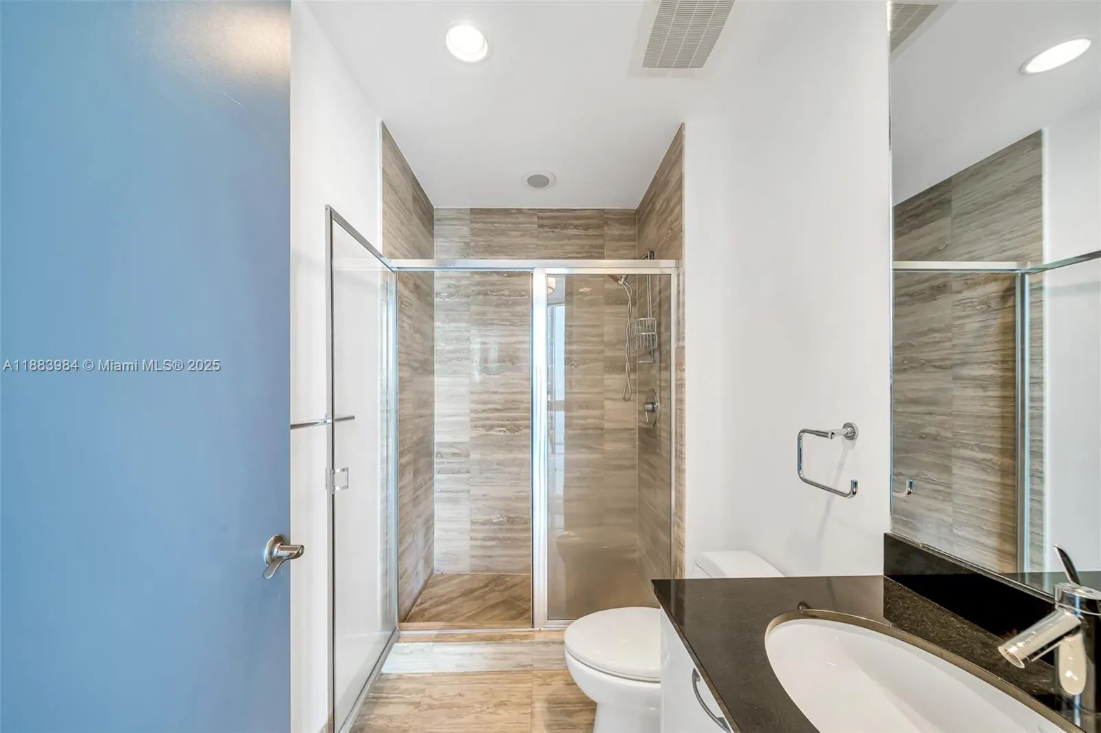 16001 Collins Ave, #701