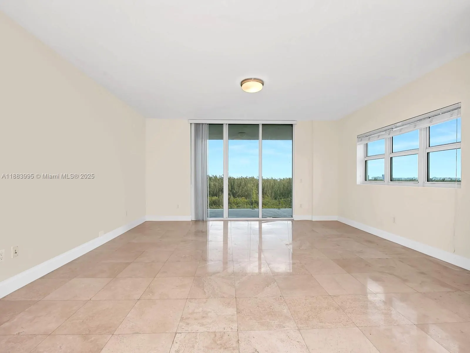15051 Royal Oaks Ln, #906