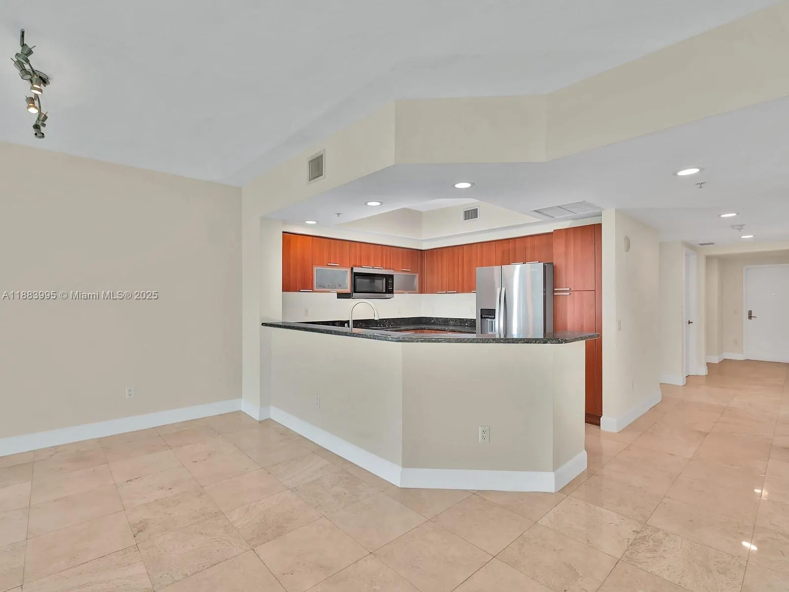 15051 Royal Oaks Ln, #906