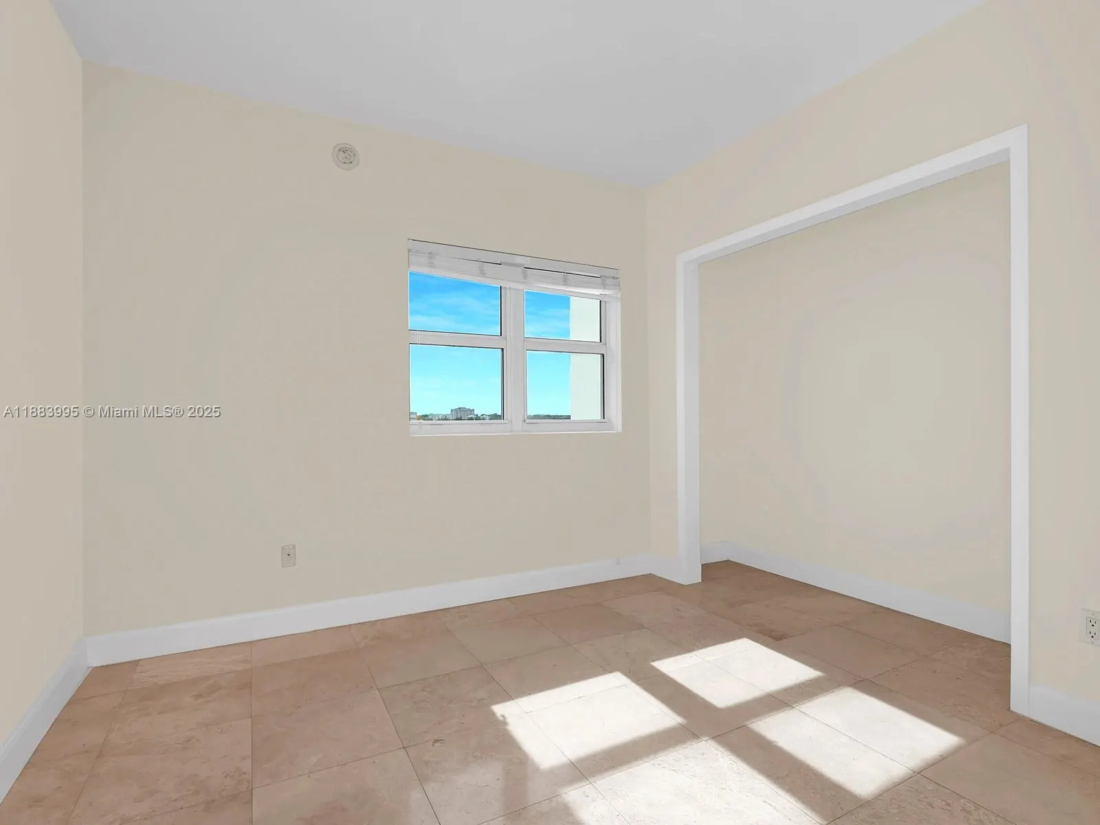 15051 Royal Oaks Ln, #906
