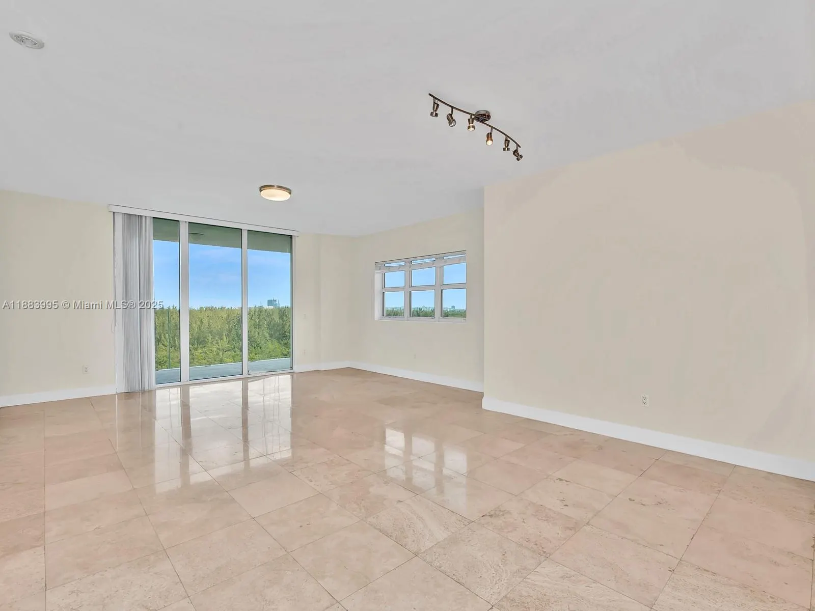 15051 Royal Oaks Ln, #906