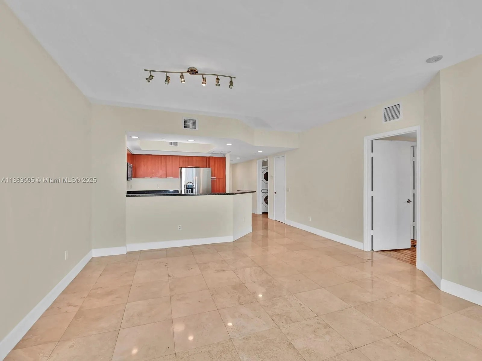 15051 Royal Oaks Ln, #906