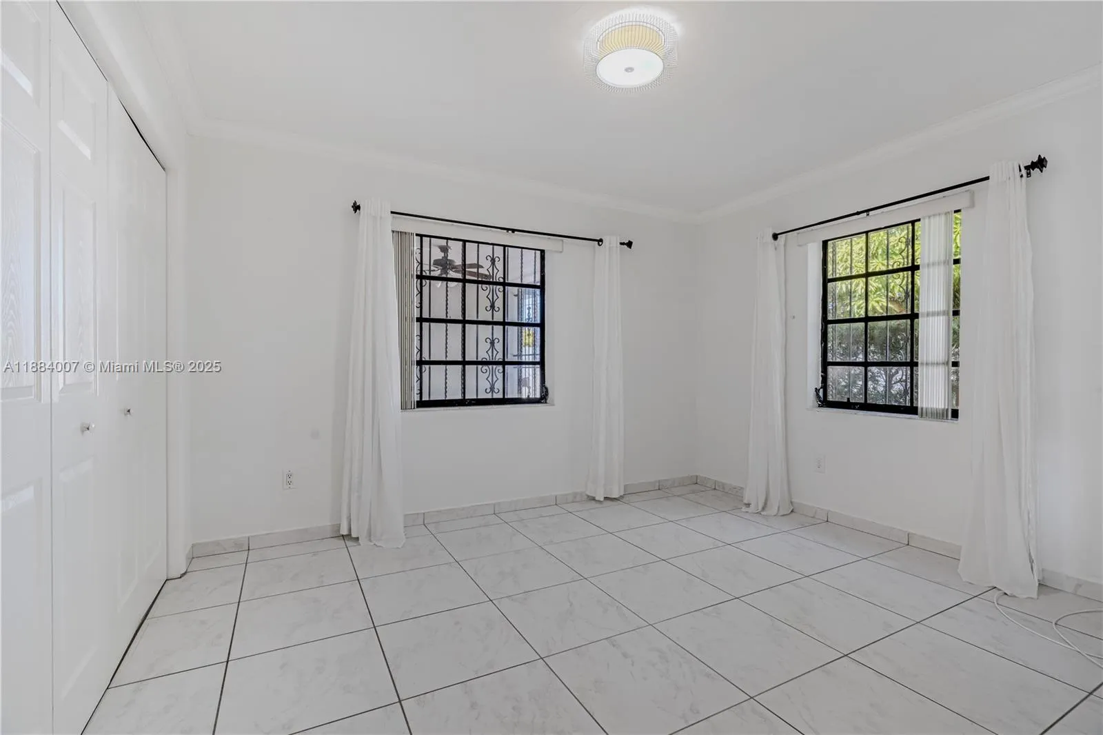 1231 W 60th Ter