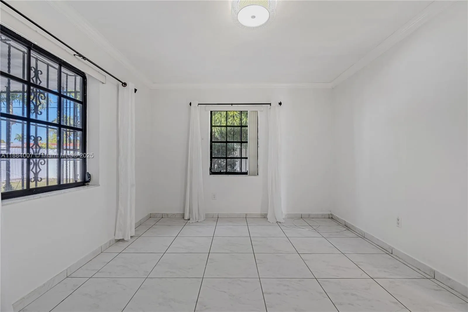 1231 W 60th Ter