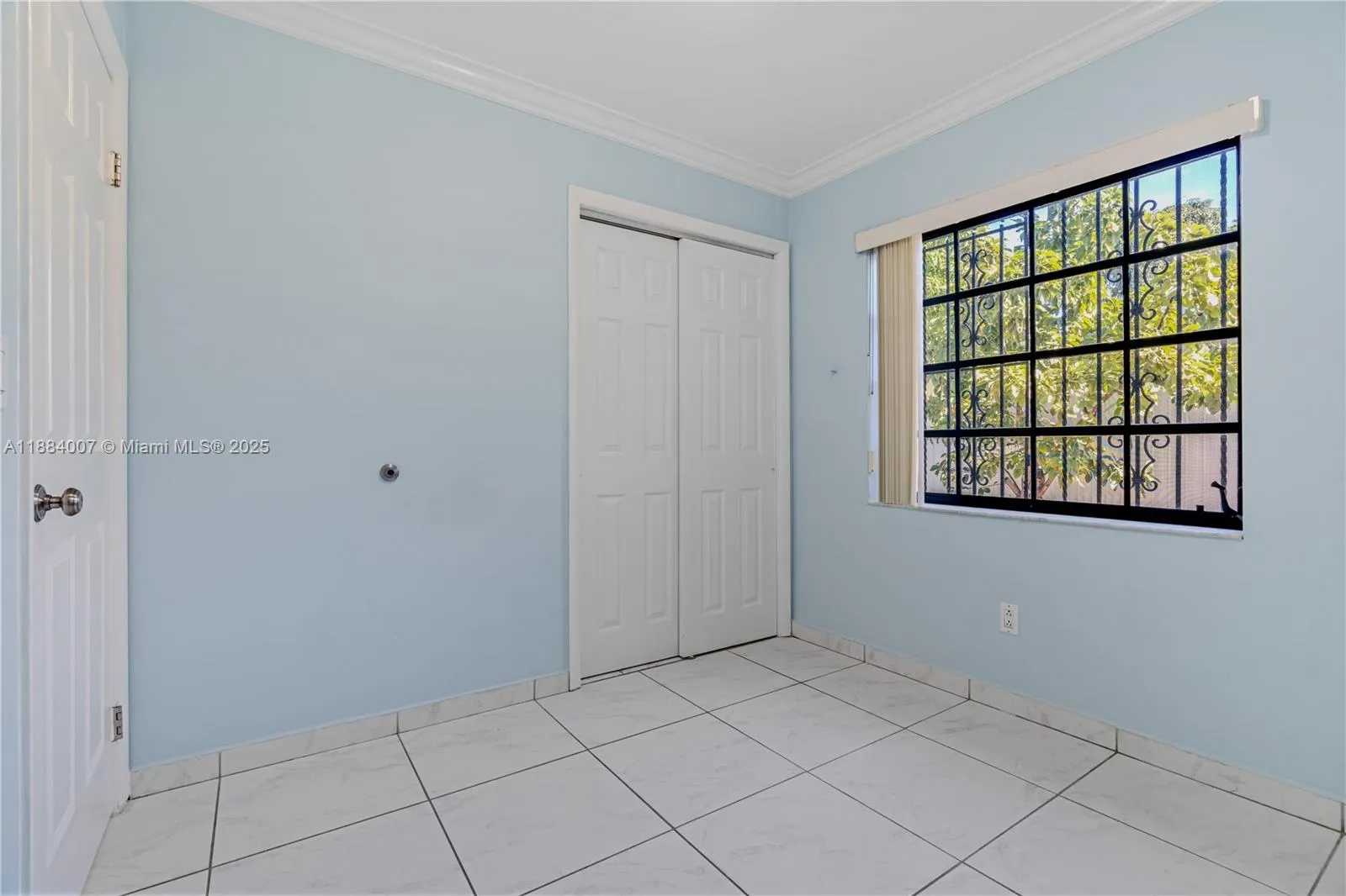 1231 W 60th Ter