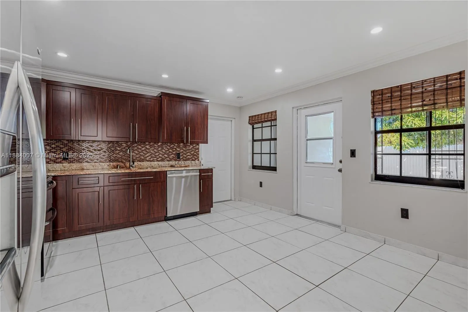 1231 W 60th Ter