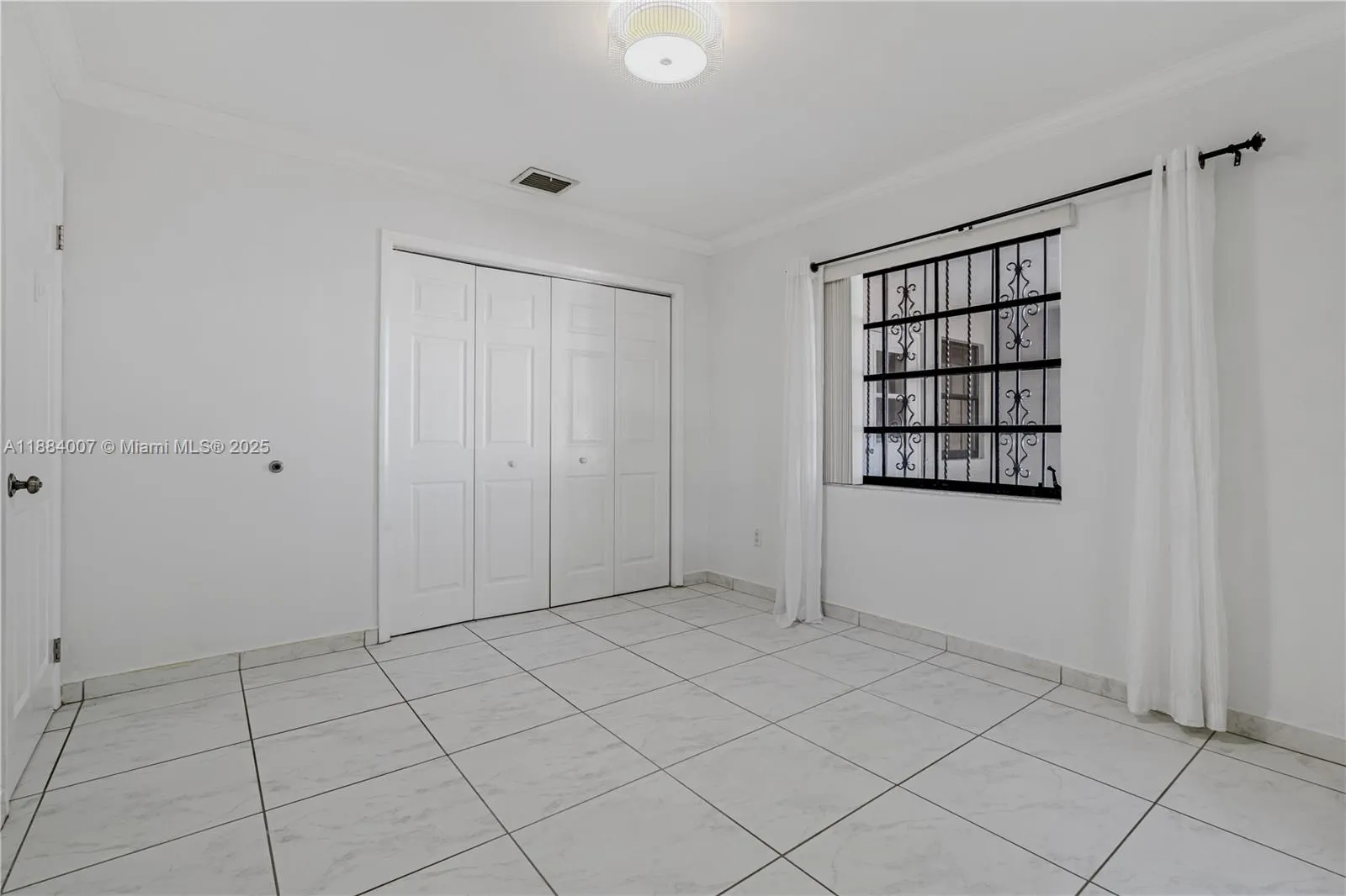 1231 W 60th Ter