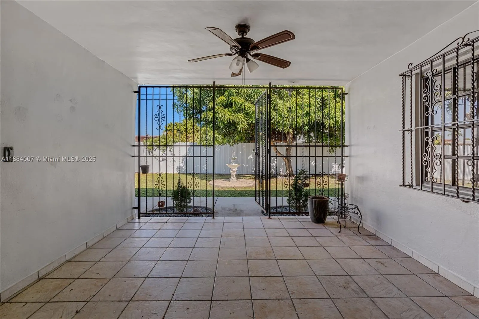 1231 W 60th Ter
