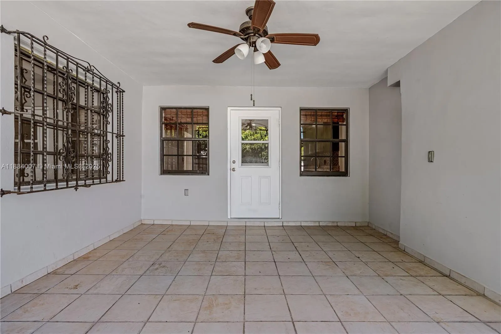 1231 W 60th Ter
