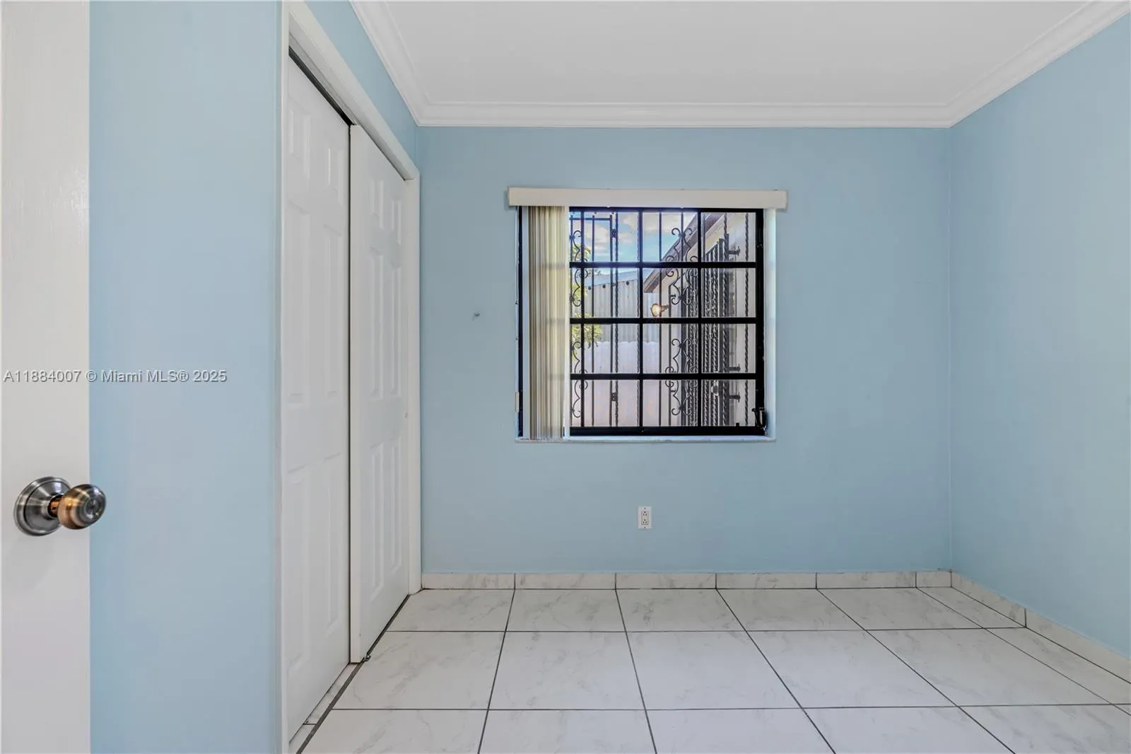1231 W 60th Ter