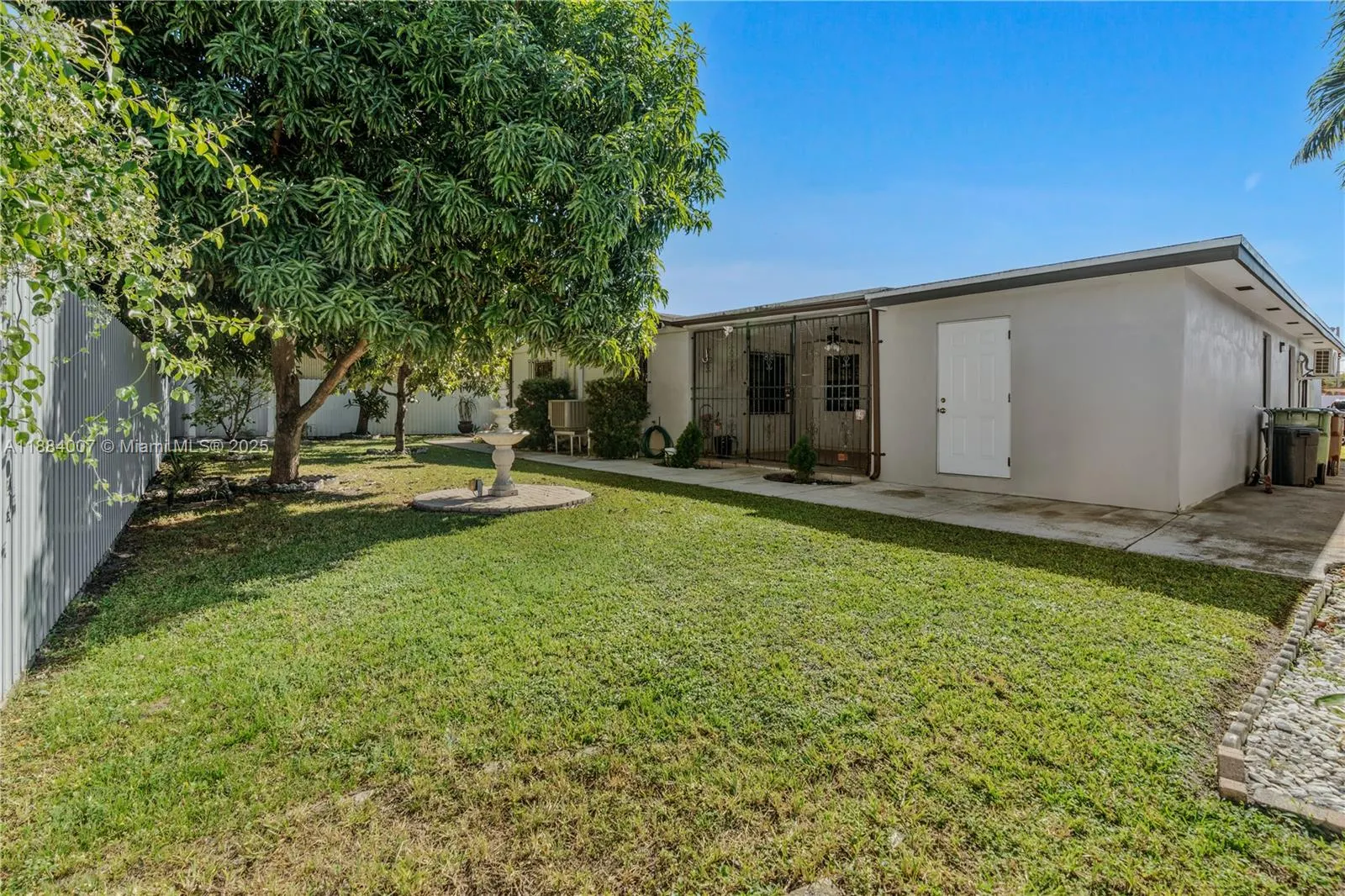1231 W 60th Ter