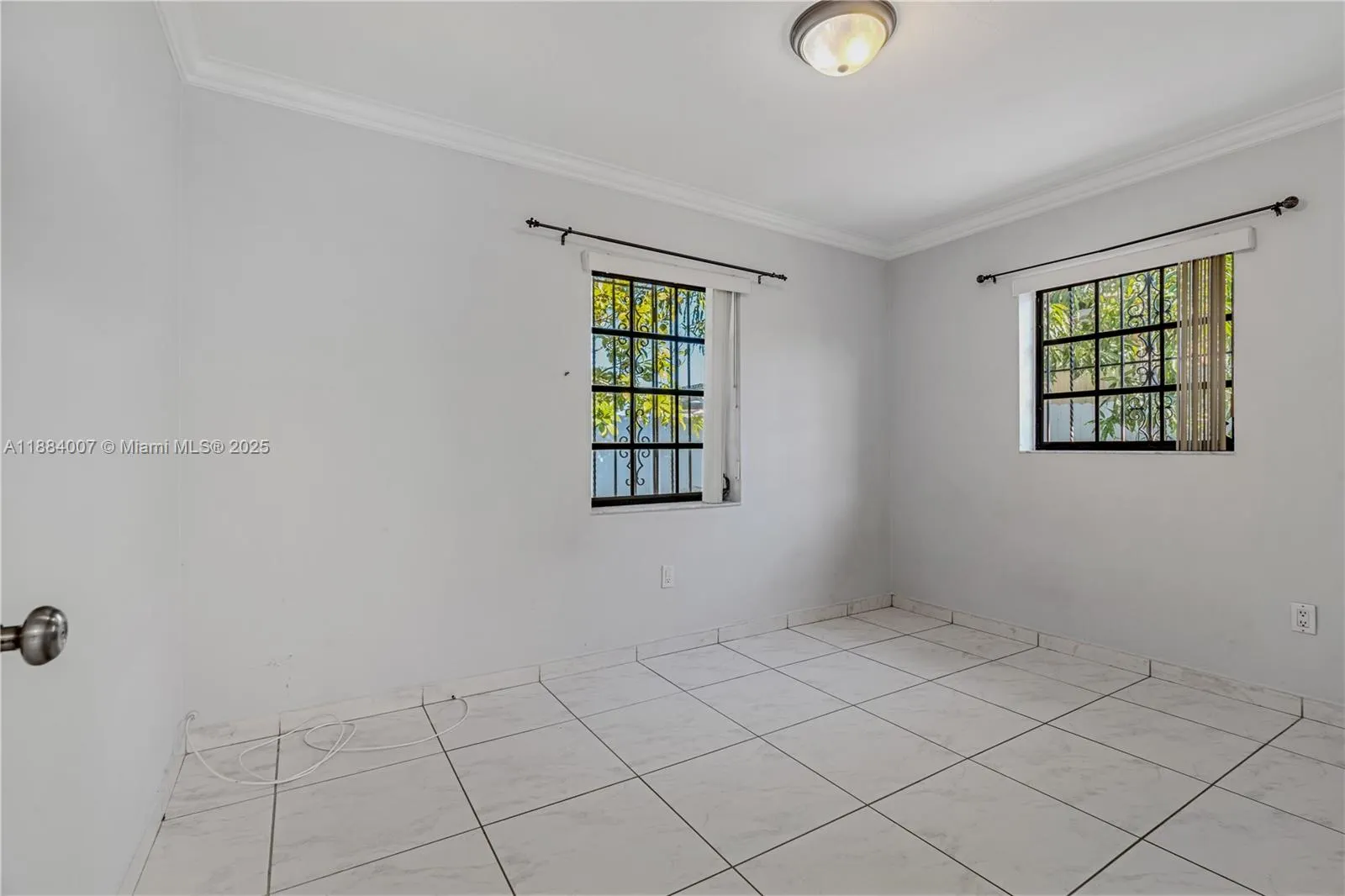 1231 W 60th Ter