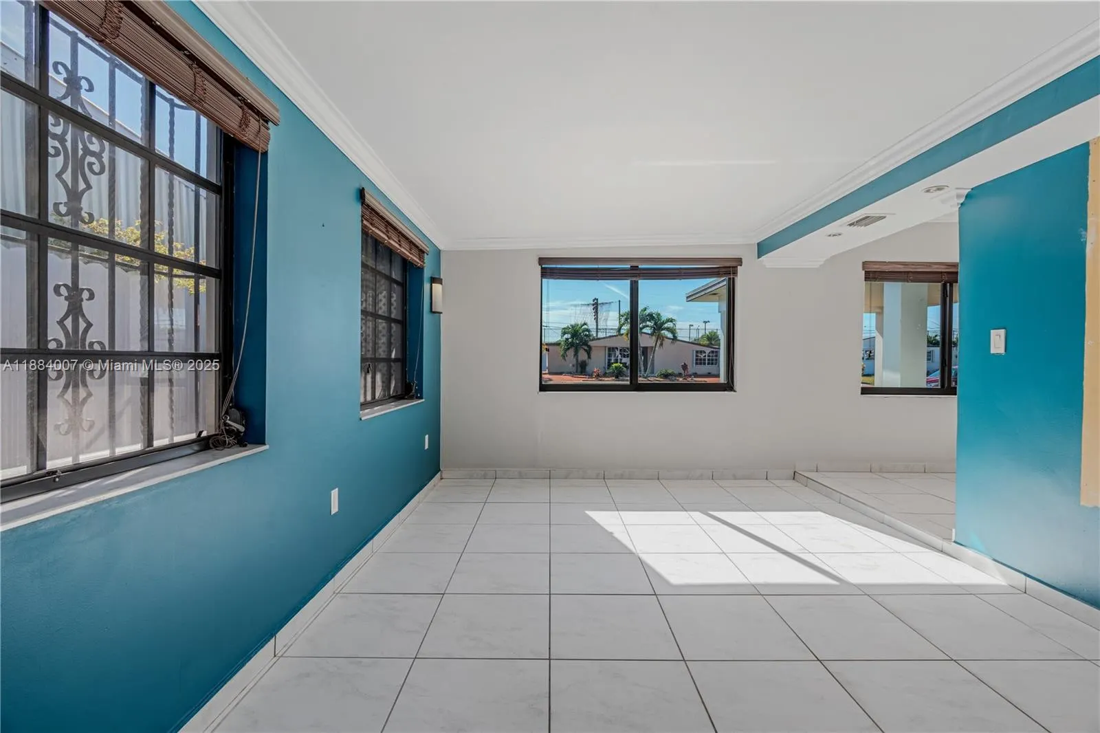 1231 W 60th Ter