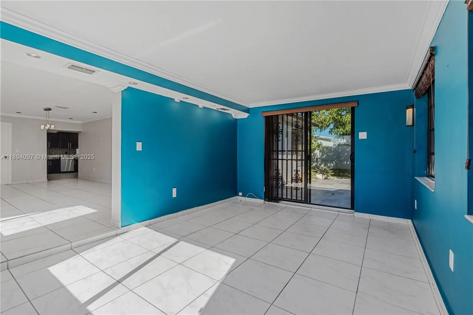 1231 W 60th Ter