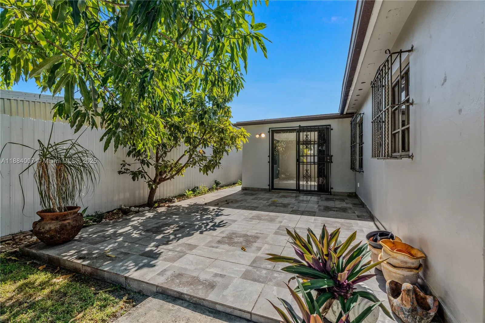1231 W 60th Ter