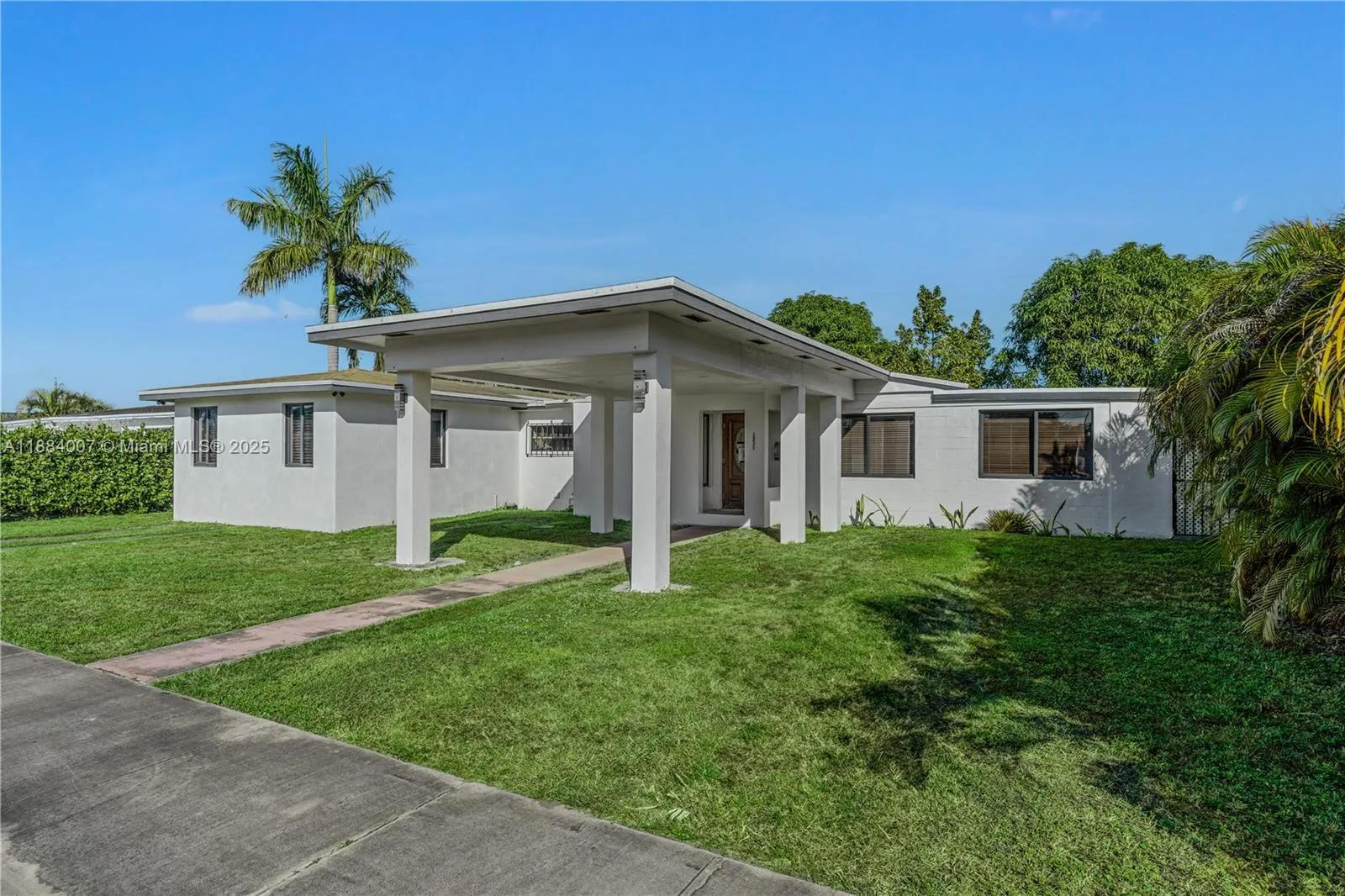 1231 W 60th Ter
