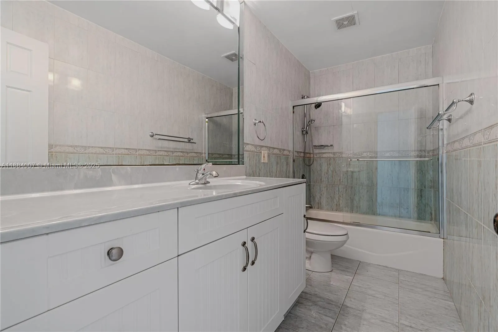1231 W 60th Ter