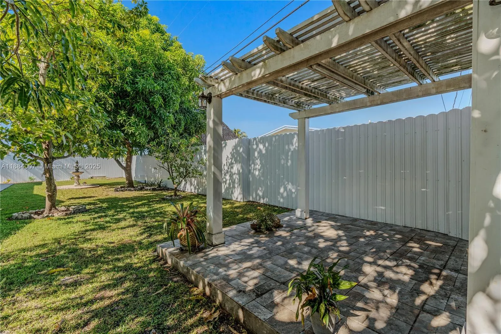 1231 W 60th Ter