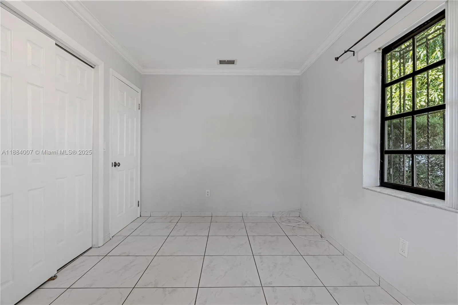 1231 W 60th Ter