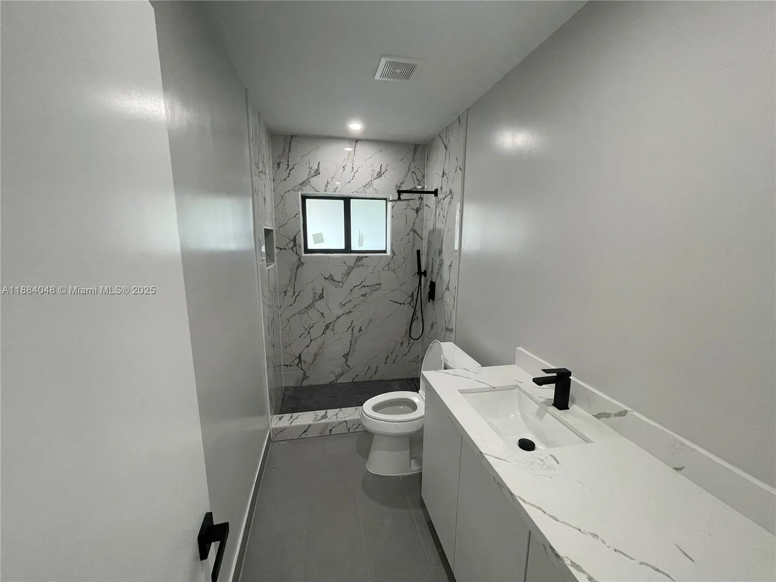 1050 NE 9th Ave, #1