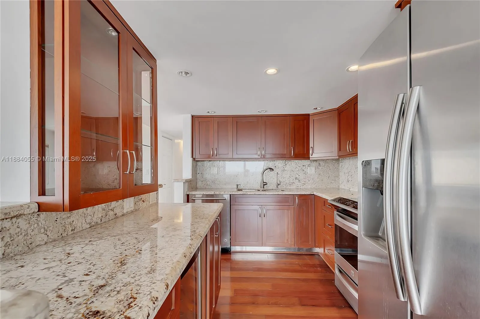 5415 Collins Ave, #506