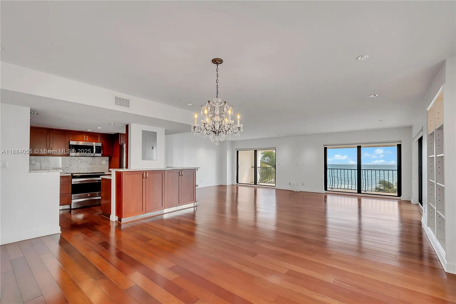 5415 Collins Ave, #506
