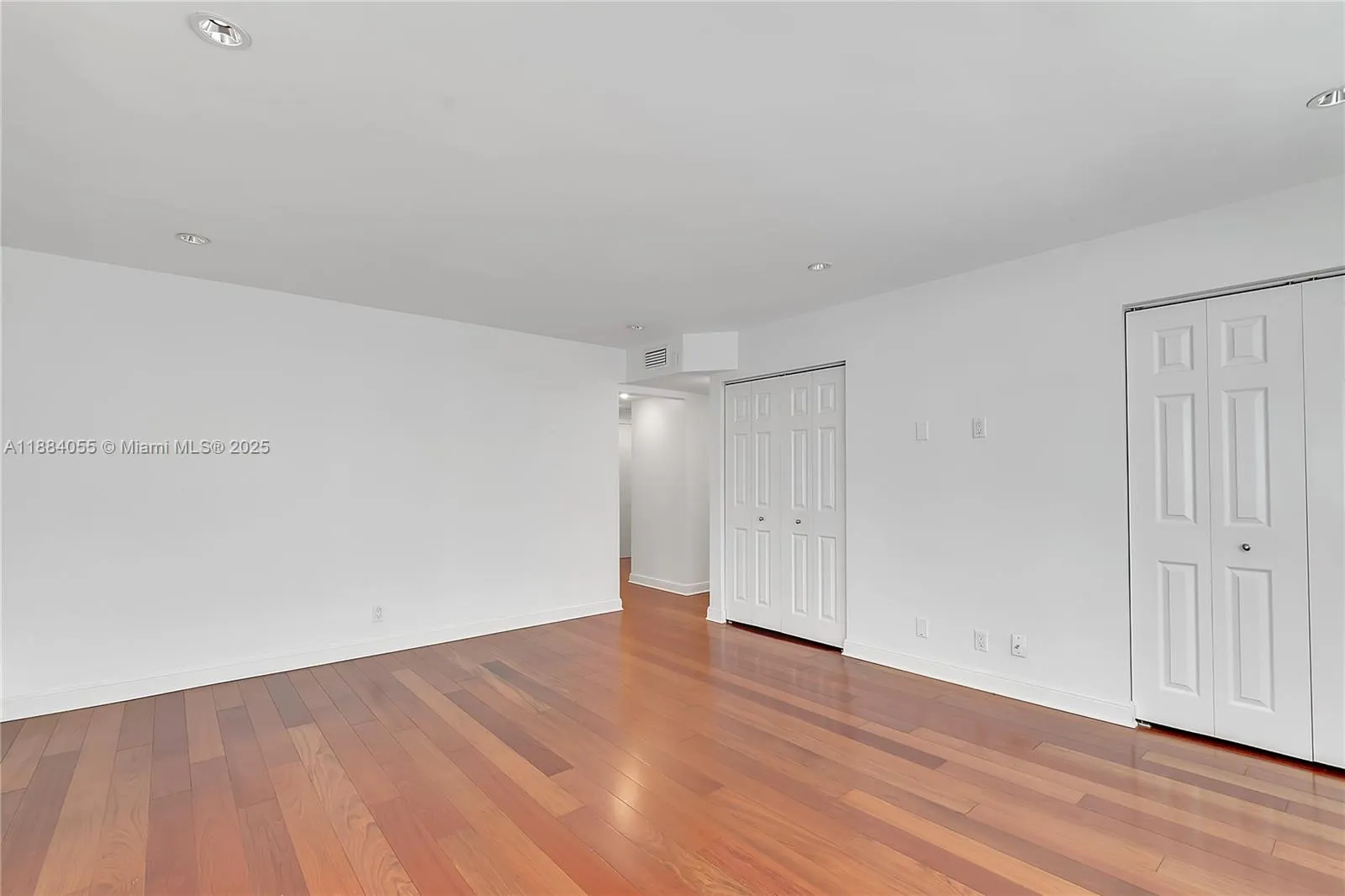 5415 Collins Ave, #506