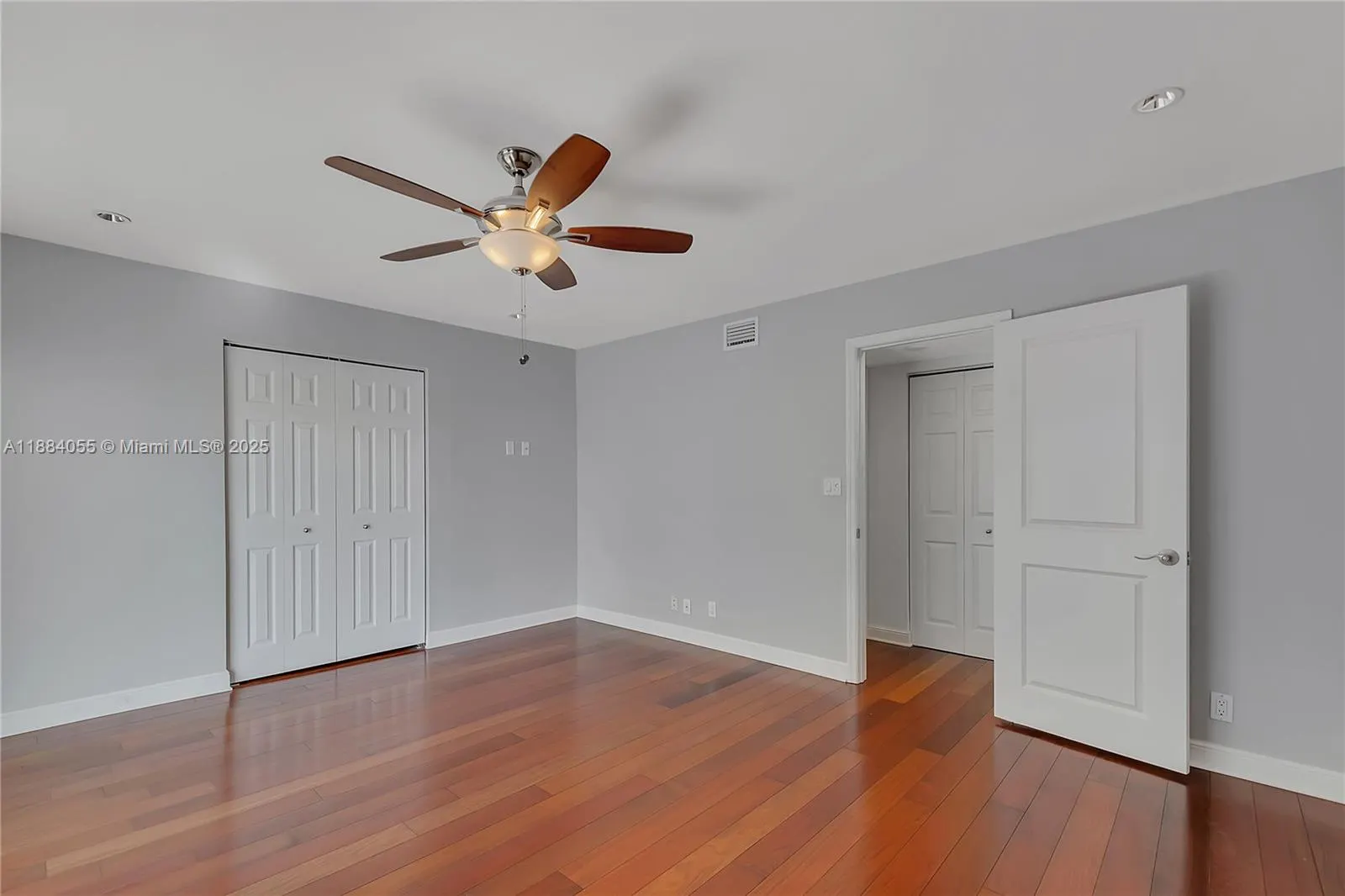 5415 Collins Ave, #506