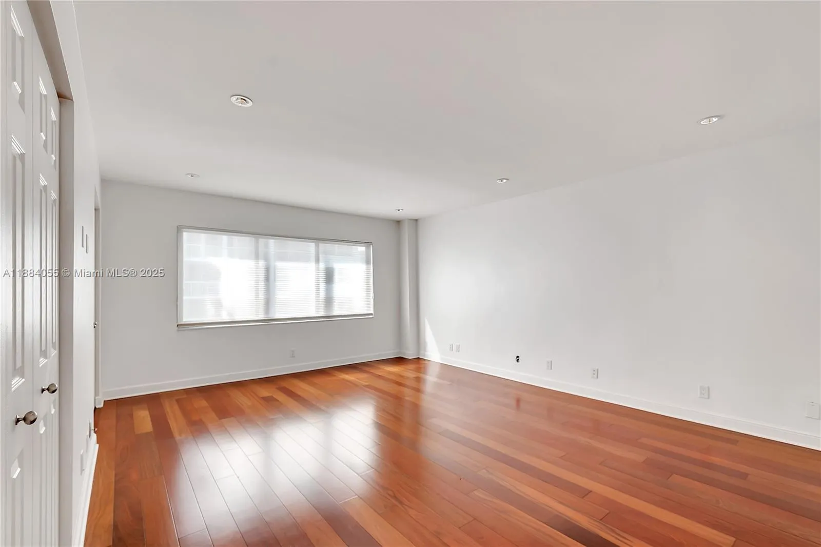 5415 Collins Ave, #506