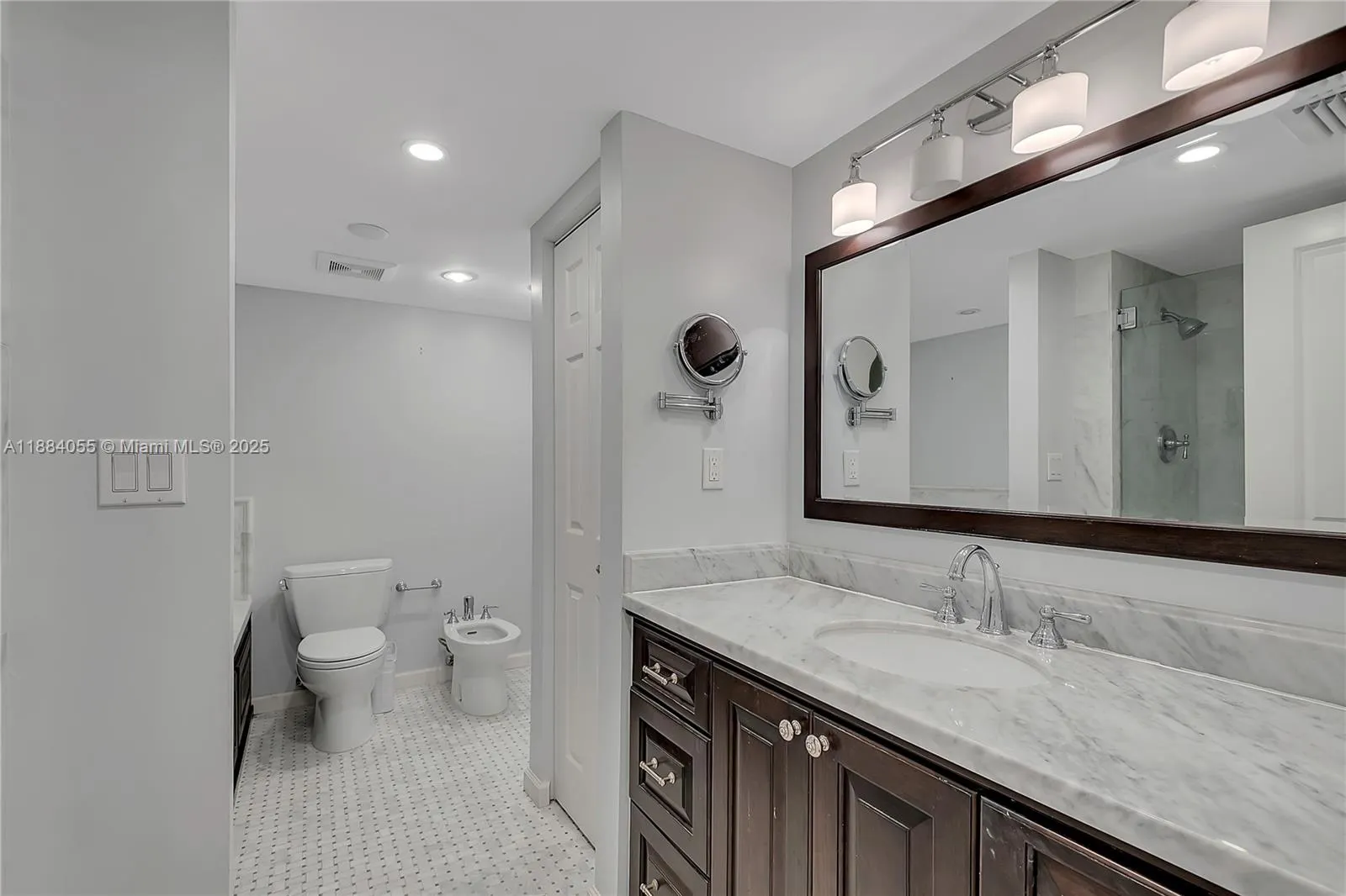 5415 Collins Ave, #506