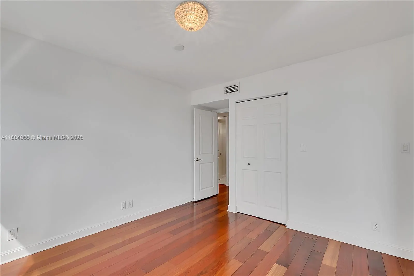 5415 Collins Ave, #506