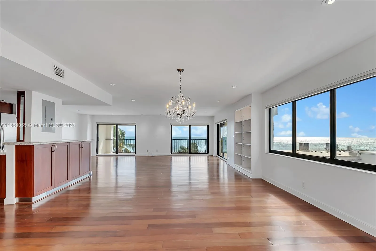 5415 Collins Ave, #506