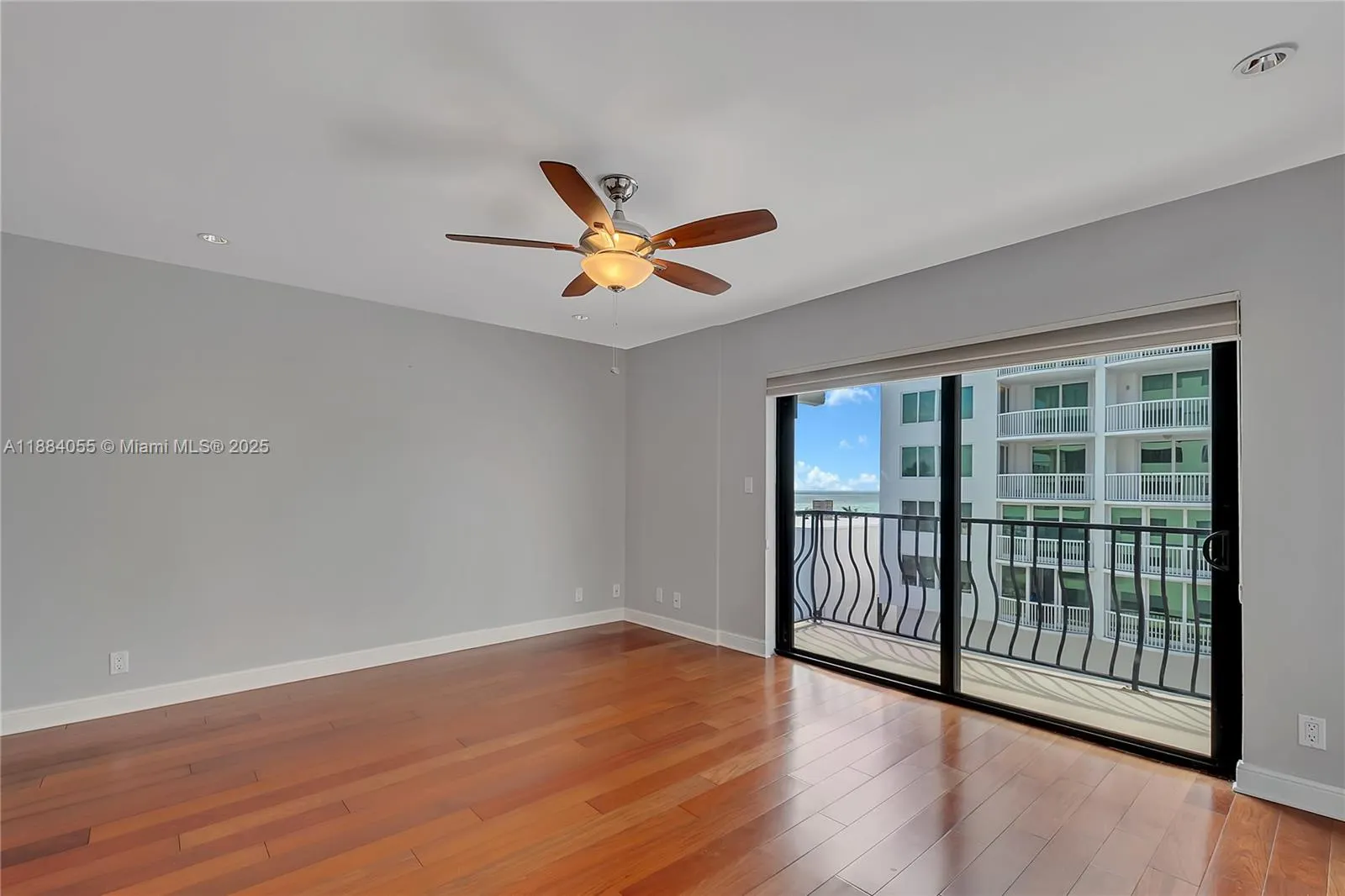 5415 Collins Ave, #506