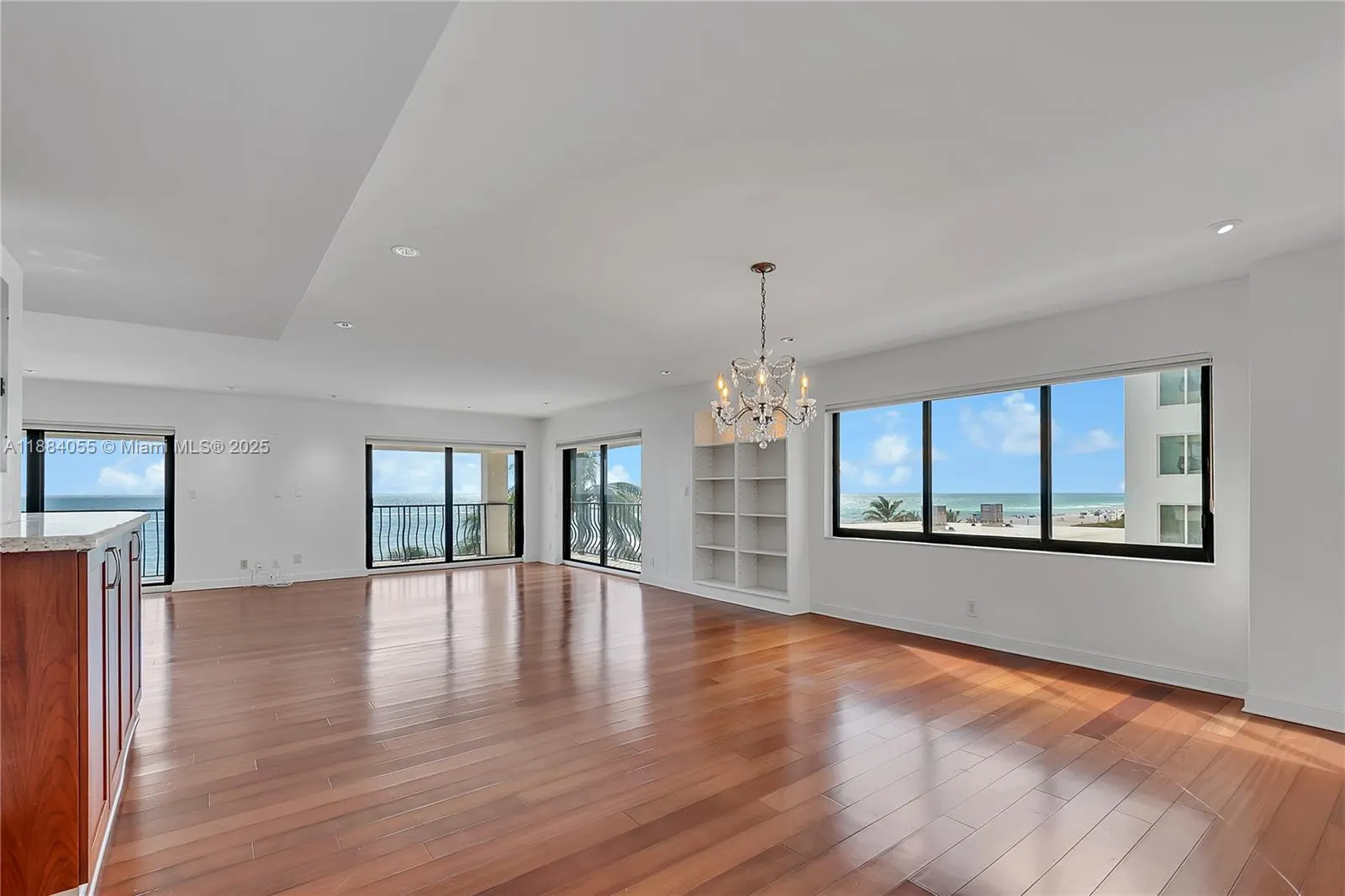 5415 Collins Ave, #506