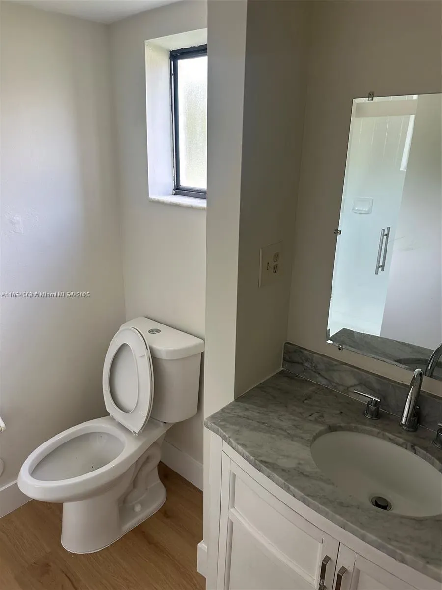 130 NW 60th Ave, #1-2