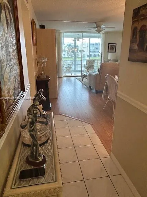 324 SE 10th St, #207
