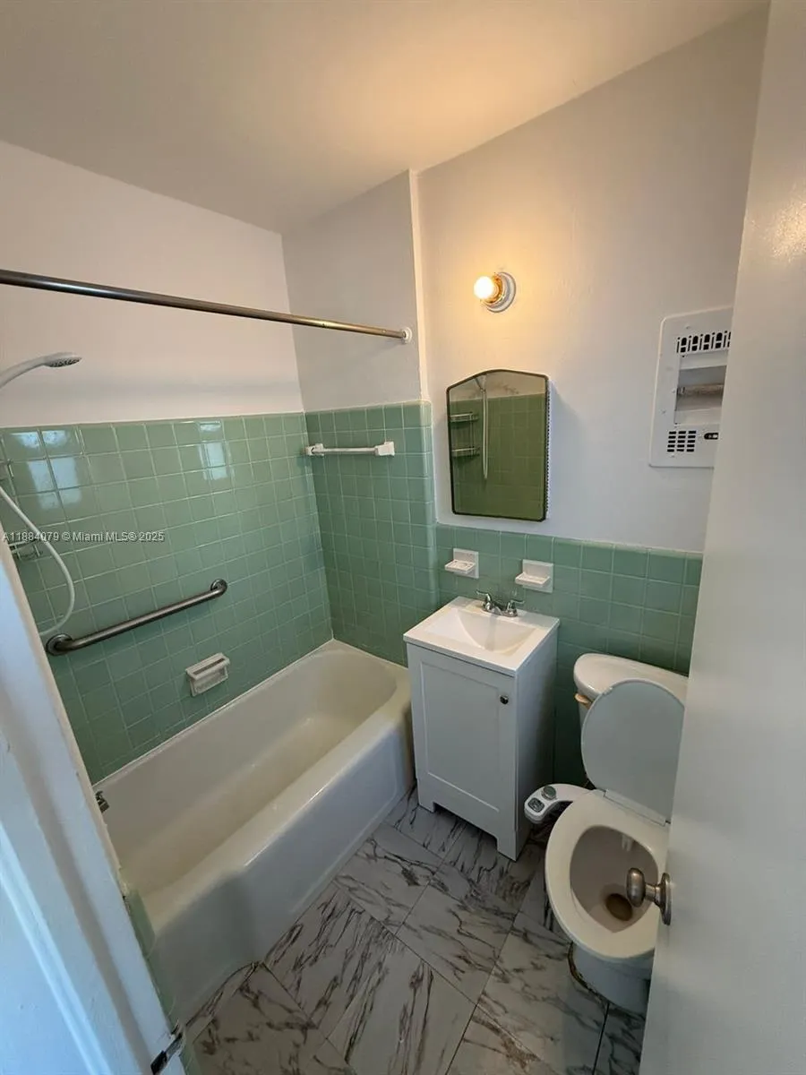 10074 E Bay Harbor Dr, #74C