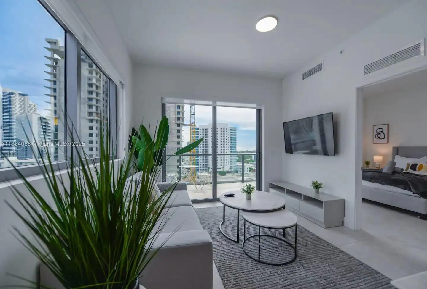 239 SW 9th St, #1601